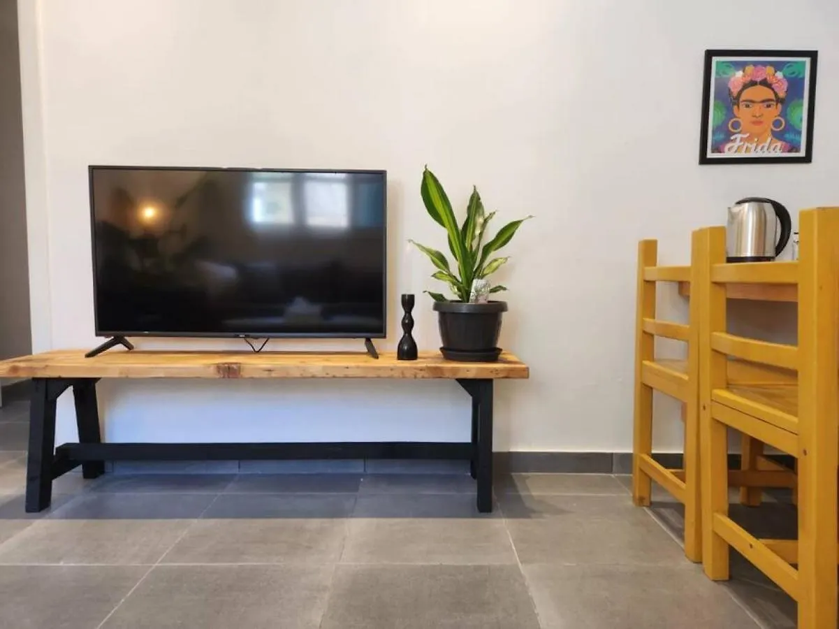 Railway House 2Br Apt W Front Yard 贝鲁特